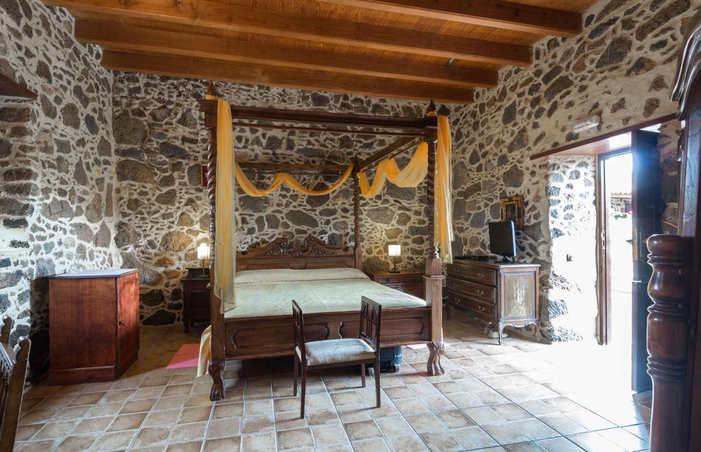 Hotel Rural Restaurante Mahoh Villaverde  Exterior photo